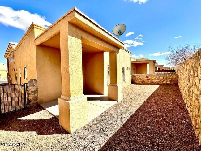 Building Photo - 3769 Coco Palm Dr