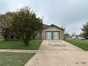 Building Photo - 2207 Waterfall Dr