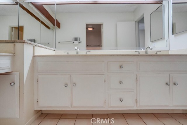 Building Photo - 3200 La Rotonda Dr