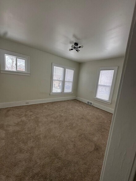 Building Photo - 809 Algonquin St