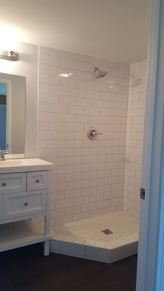 Master Bathroom - 4801 Hamby Rd