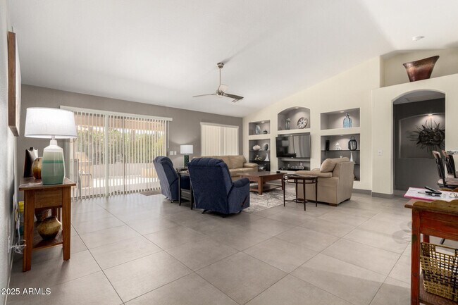 Building Photo - 9637 E Sundune Dr