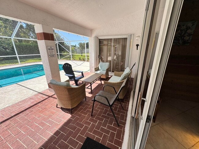 Building Photo - 2937 SE Cates Cir