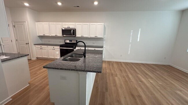 Building Photo - 5610 Flint Ln