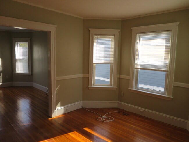 Building Photo - 36 Standish St