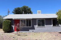 Building Photo - 3 bedroom Duplex