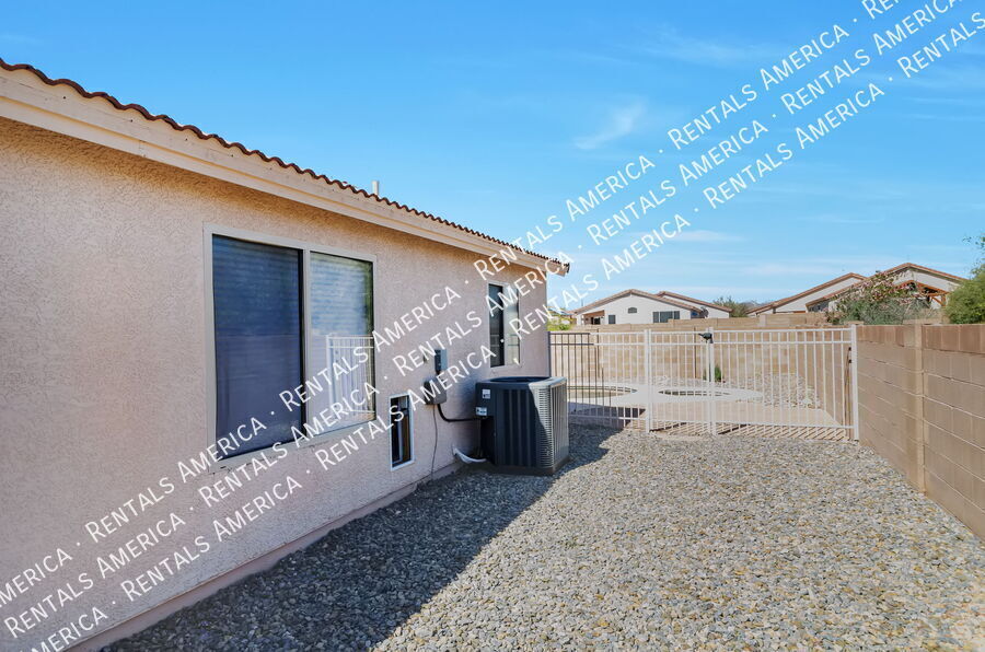 Building Photo - 4976 W Rosebay Dr