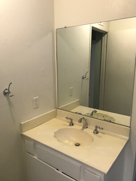 Building Photo - 486 Serento Cir