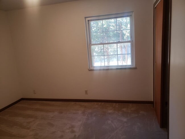 Building Photo - RENT REDUCED - 2 Bedroom (with bonus craft room/ office) Condominium in Coralville.