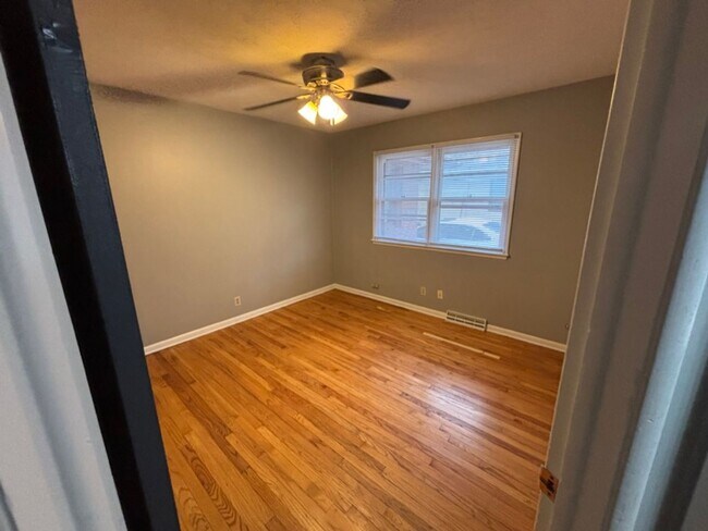 Building Photo - 2930 N 51st St