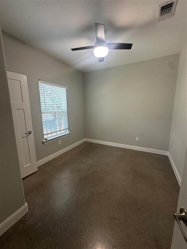 Building Photo - 210 Arbor Hill Way