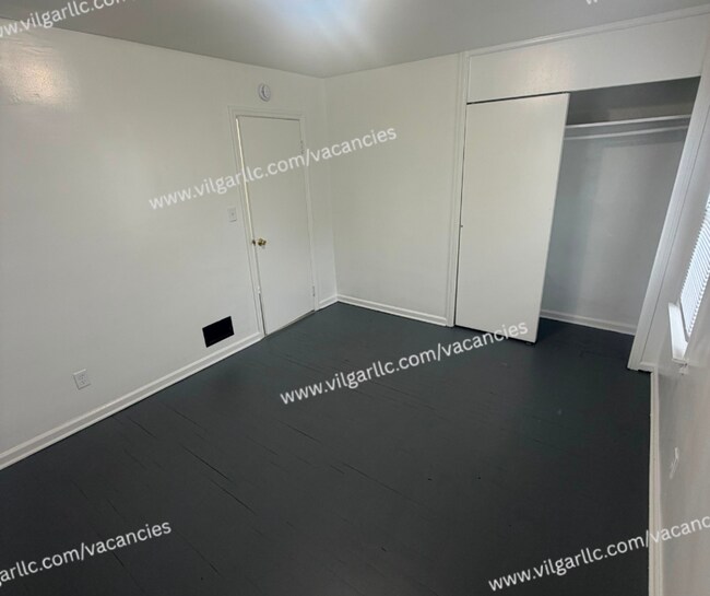 Building Photo - For Rent - 3 Bedroom, 1 Bathroom Home