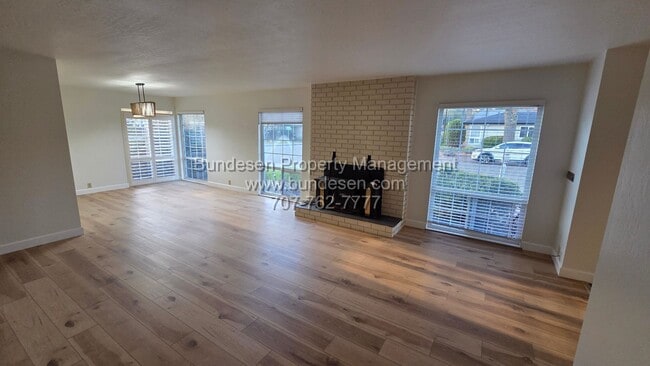 Building Photo - Beautifully updated 2015 Sq. Ft. Ranch-Style Home featuring 4BD/3BA| Brush Creek, Santa Rosa