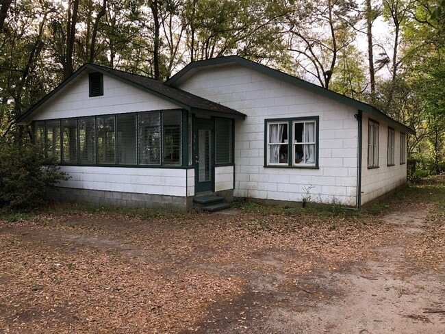 Building Photo - Marsh View Ranch