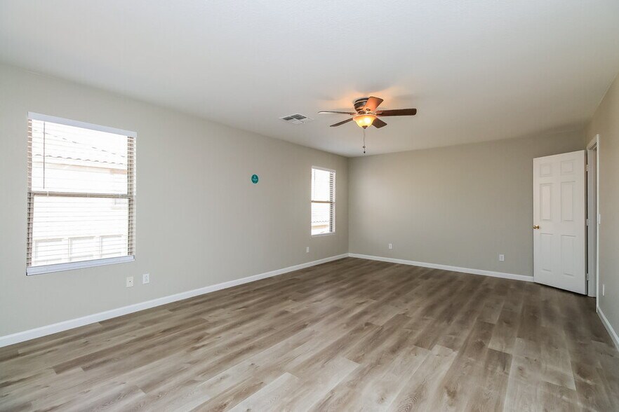 Building Photo - 3277 S Chaparral Rd