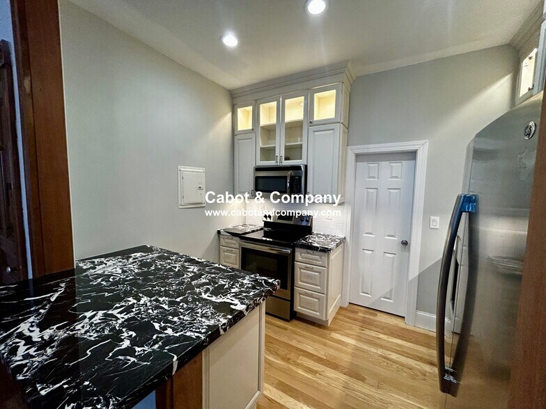Building Photo - 144 Commonwealth Avenue