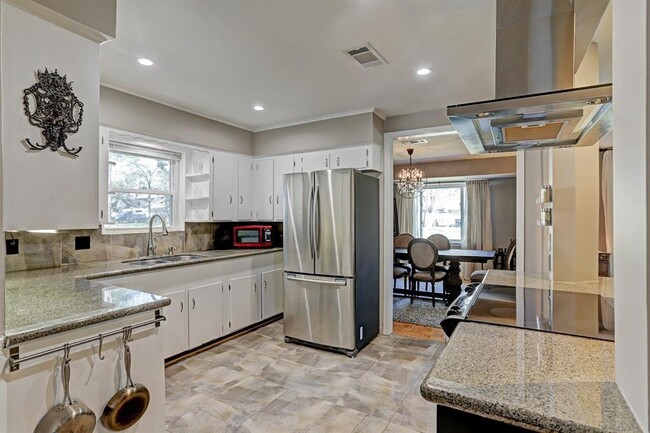 Building Photo - 10115 Moorberry Ln