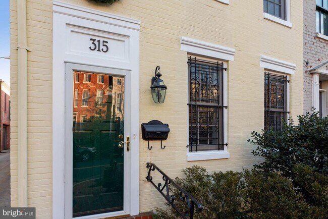 Building Photo - 315 Constitution Ave NE