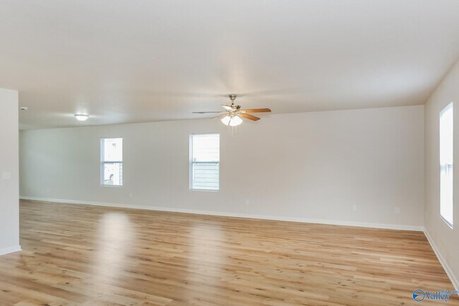 Building Photo - 215 Farmington Dr