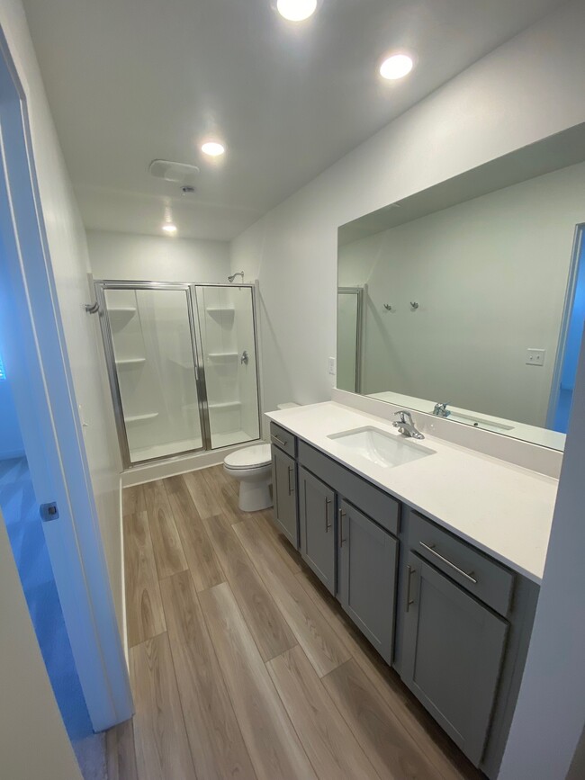 Master Bathroom - 1971 Sand Holw Dr