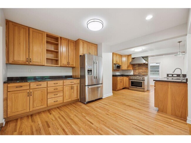 Building Photo - 4016 Kipling Ave