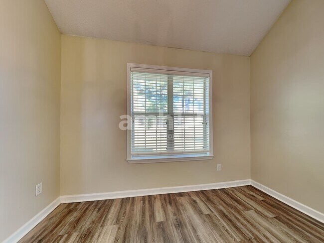 Building Photo - 4946 Rivercrest Ln