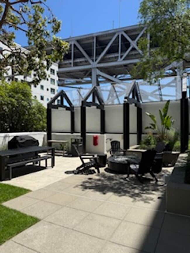 Building Photo - Furnished 1-Bedroom Garden Oasis at Bay Crest Condominiums | Rincon Hill