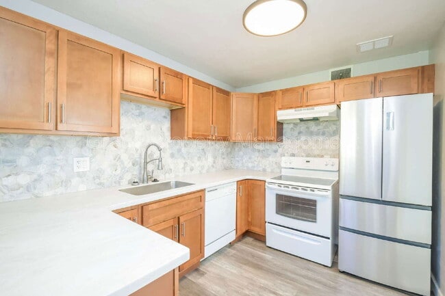 Building Photo - 1281 Victor St