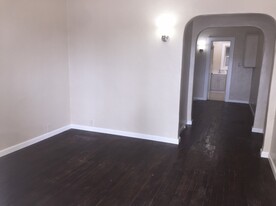 Building Photo - 709 13th St