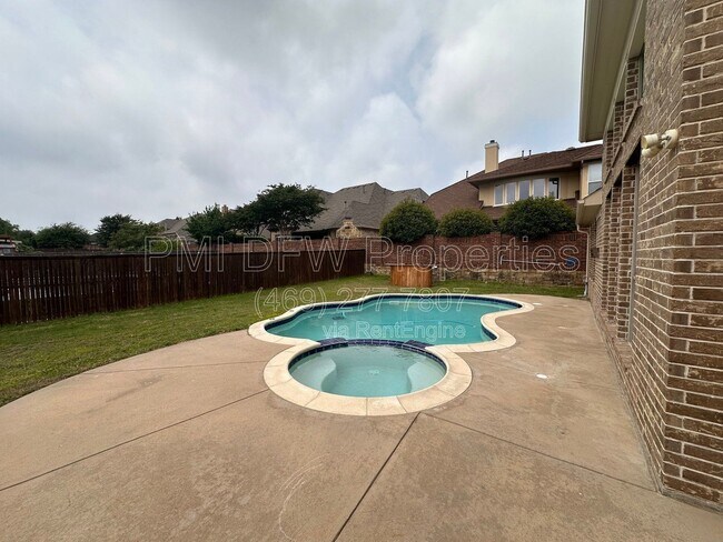 Building Photo - 2610 Meadow Ridge Dr