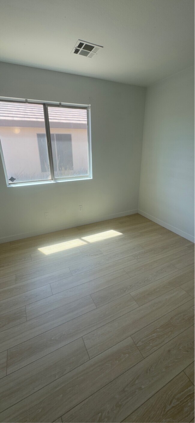 Building Photo - 1086 E Santa Cruz Ln