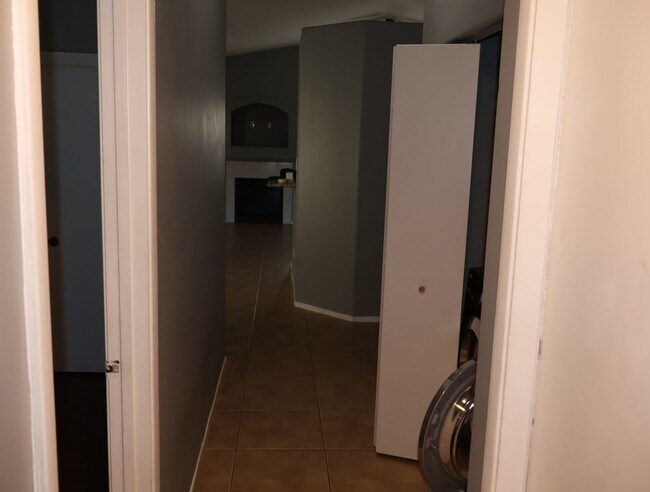 Building Photo - Single Story remodeled home