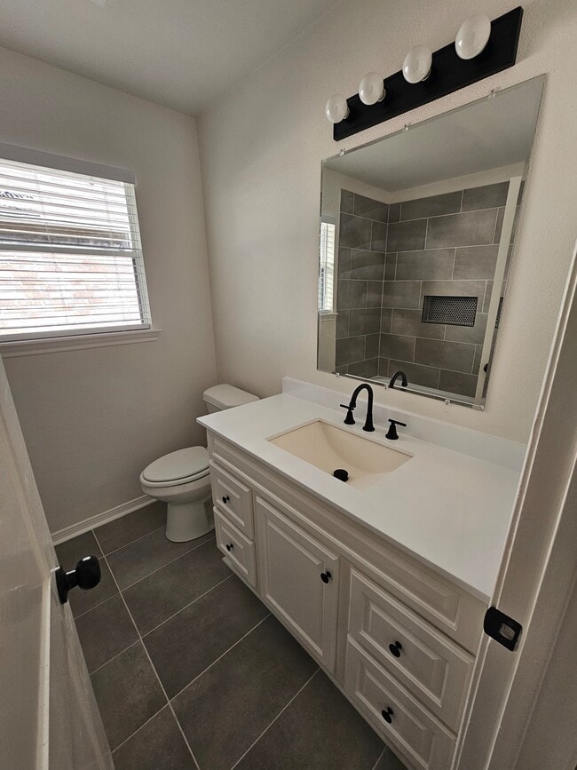 Building Photo - 3102 Great Lakes Ave