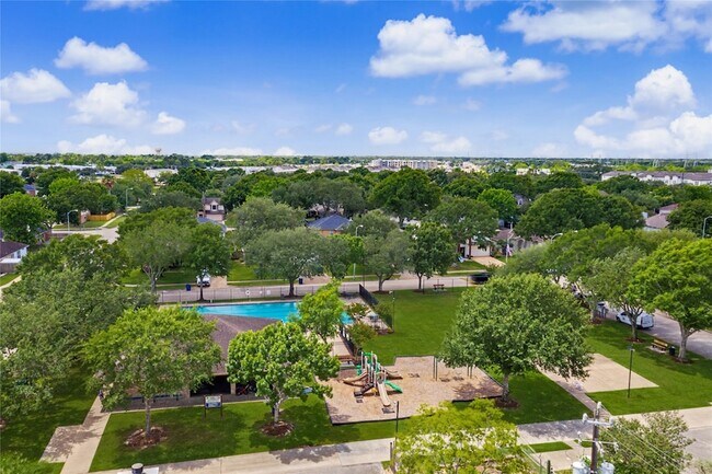 Building Photo - 1730 Oak Valley Dr