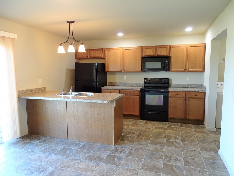 Building Photo - 450 Marlene Way