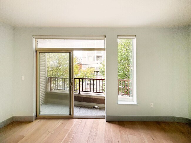 Building Photo - 1bd/1ba Seattle Condo