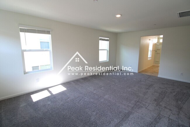 Building Photo - Brand New Rocklin 4bd/3ba House with 2 Car...