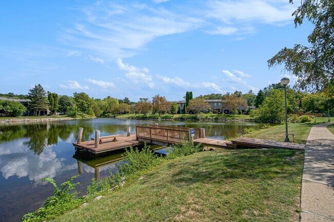 Building Photo - 711 Skynob Dr