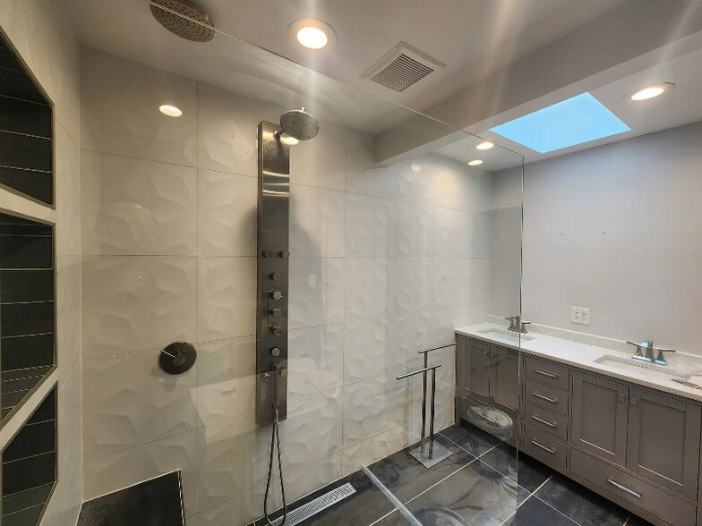 Building Photo - 721 Symphony Woods Dr