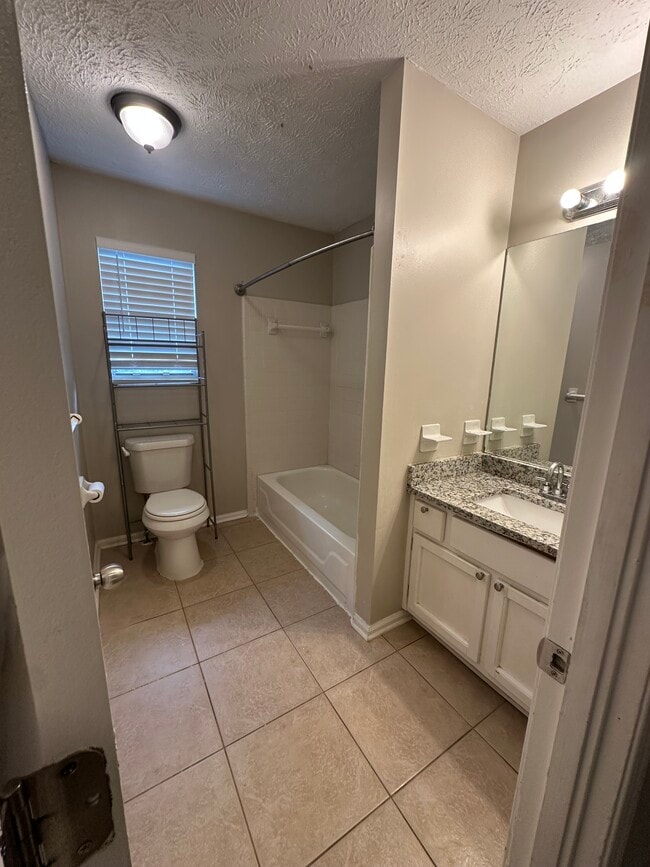 Building Photo - 1426 Riverline Trail