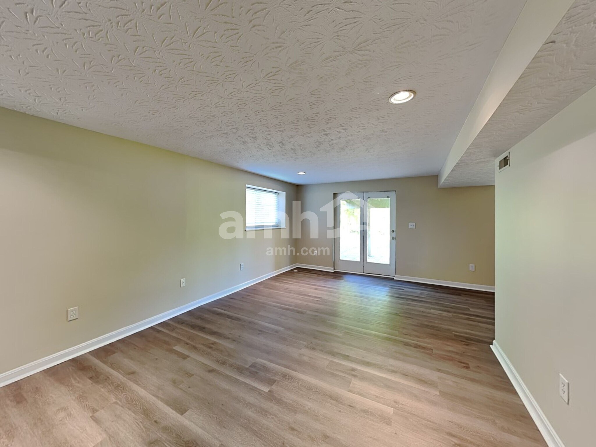Building Photo - 725 Kent Cir