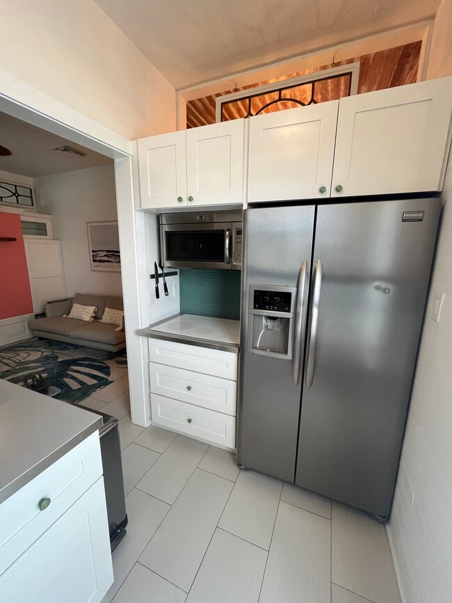 Building Photo - 828 White St