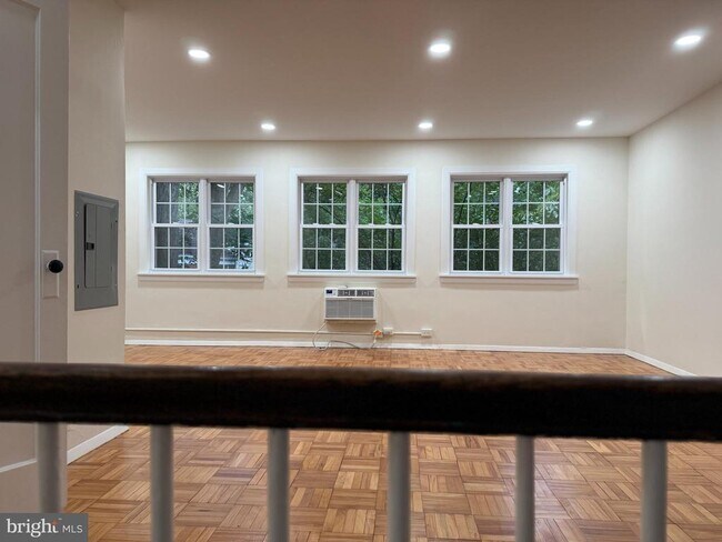Building Photo - 3539 Martha Custis Dr
