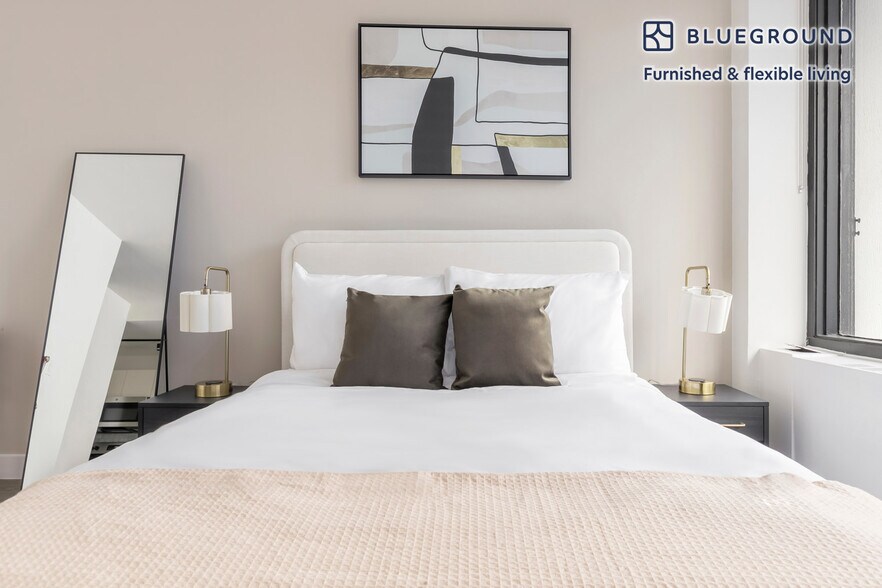 Building Photo - 21 E Chestnut St