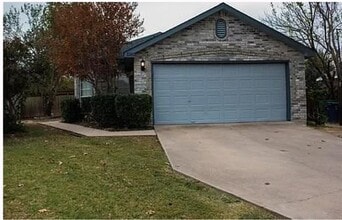 Building Photo - 2202 Brookview Dr