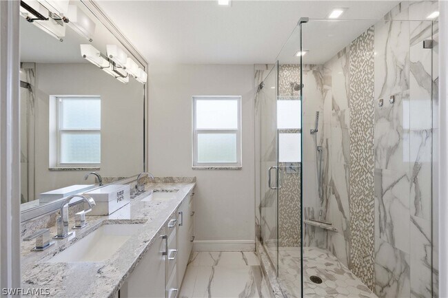 Building Photo - 818 Tanbark Dr