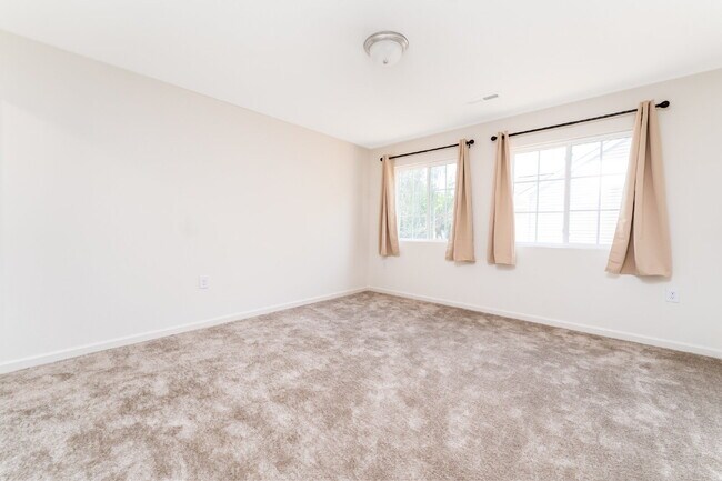 Building Photo - Spacious 4BR/2.5BA Preston Floor Plan (2,227 Sq Ft) – Granite Kitchen, Stainless Steel Appliances...