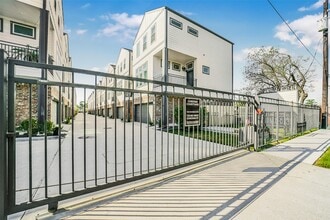 Building Photo - 720 W Donovan St