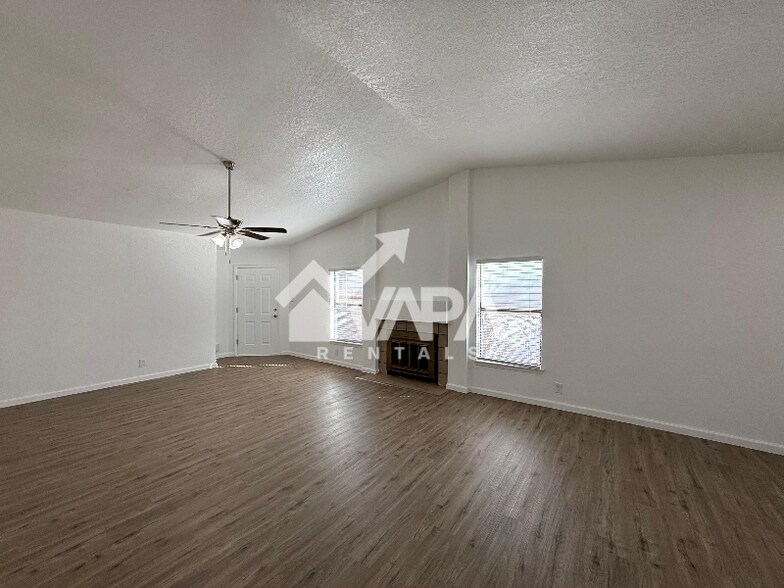 Building Photo - 1211 Tinson