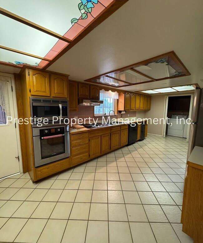 Building Photo - This 3/2 East Side Home Has It All AND more!
